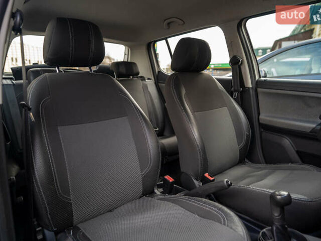 Білий Шкода Фабія, об'ємом двигуна 1.39 л та пробігом 286 тис. км за 4500 $, фото 22 на Automoto.ua