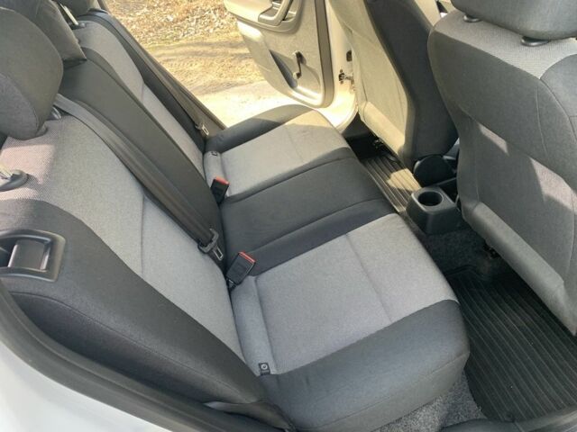 Белый Шкода Фабия, объемом двигателя 1.4 л и пробегом 229 тыс. км за 3799 $, фото 15 на Automoto.ua