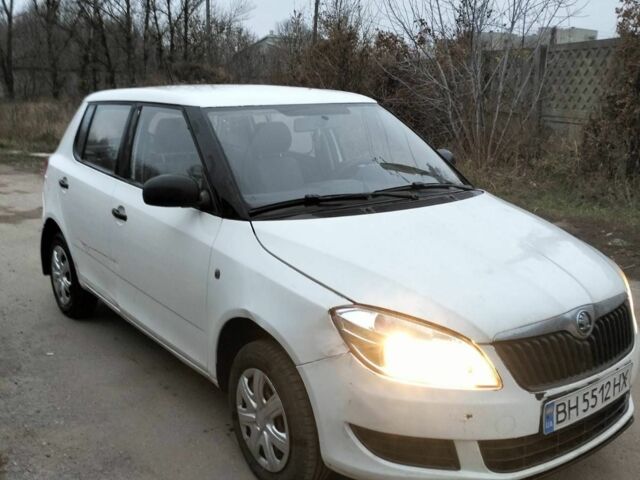 Белый Шкода Фабия, объемом двигателя 1.2 л и пробегом 200 тыс. км за 3750 $, фото 1 на Automoto.ua