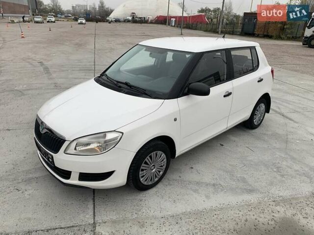Белый Шкода Фабия, объемом двигателя 1.39 л и пробегом 230 тыс. км за 3698 $, фото 20 на Automoto.ua