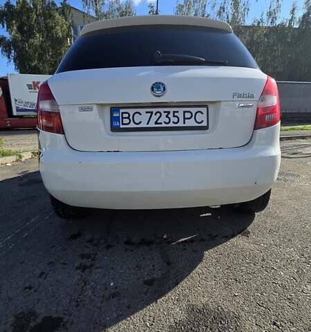 Белый Шкода Фабия, объемом двигателя 1.2 л и пробегом 102 тыс. км за 4700 $, фото 7 на Automoto.ua