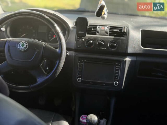 Белый Шкода Фабия, объемом двигателя 1.2 л и пробегом 200 тыс. км за 5600 $, фото 8 на Automoto.ua