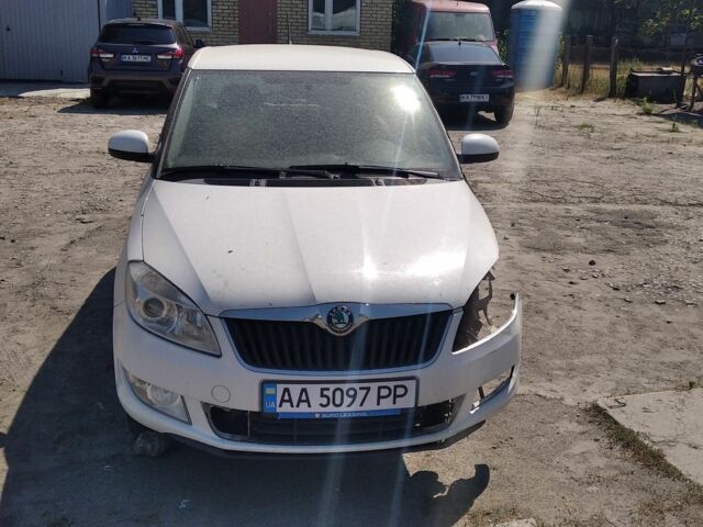 Білий Шкода Фабія, об'ємом двигуна 1.2 л та пробігом 263 тис. км за 3200 $, фото 5 на Automoto.ua