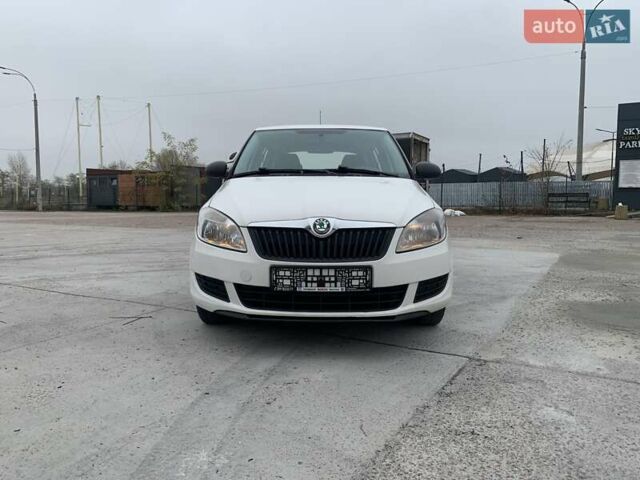 Белый Шкода Фабия, объемом двигателя 1.39 л и пробегом 230 тыс. км за 3698 $, фото 63 на Automoto.ua