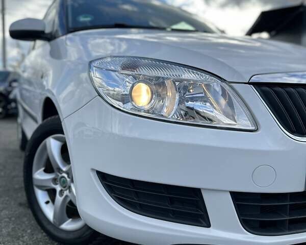 Шкода Фабия 2011 в Буче на Automoto.ua Белый Шкода Фабия, объемом двигателя 1.2 л и пробегом 156 тыс. км за 6300 $, фото 1 на Automoto.ua