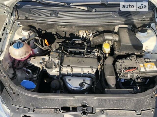 Белый Шкода Фабия, объемом двигателя 1.2 л и пробегом 25 тыс. км за 6200 $, фото 15 на Automoto.ua