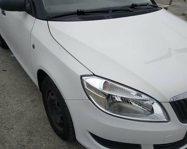 Белый Шкода Фабия, объемом двигателя 1.2 л и пробегом 288 тыс. км за 3400 $, фото 9 на Automoto.ua