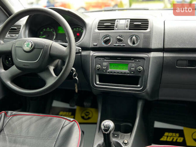 Шкода Фабия 2011 в Львове на Automoto.ua Белый Шкода Фабия, объемом двигателя 1.2 л и пробегом 102 тыс. км за 5500 $, фото 16 на Automoto.ua