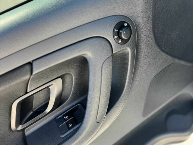 Белый Шкода Фабия, объемом двигателя 1.4 л и пробегом 190 тыс. км за 4950 $, фото 9 на Automoto.ua