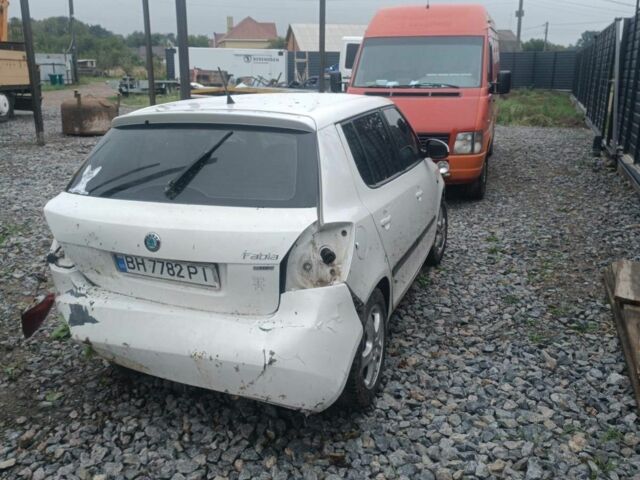 Белый Шкода Фабия, объемом двигателя 1.2 л и пробегом 240 тыс. км за 2850 $, фото 3 на Automoto.ua