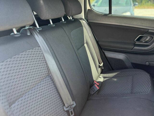 Белый Шкода Фабия, объемом двигателя 1.4 л и пробегом 190 тыс. км за 4950 $, фото 16 на Automoto.ua