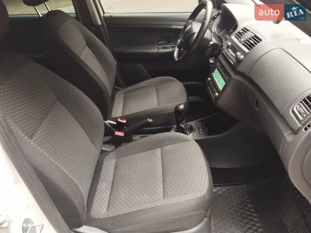 Белый Шкода Фабия, объемом двигателя 1.2 л и пробегом 282 тыс. км за 4700 $, фото 12 на Automoto.ua