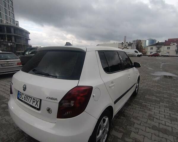 Белый Шкода Фабия, объемом двигателя 1.4 л и пробегом 359 тыс. км за 5600 $, фото 13 на Automoto.ua