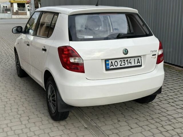 Білий Шкода Фабія, об'ємом двигуна 1.2 л та пробігом 260 тис. км за 4200 $, фото 5 на Automoto.ua