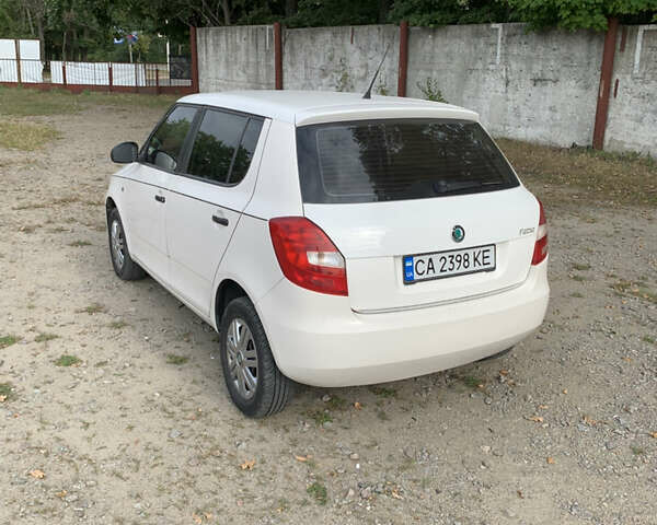 Білий Шкода Фабія, об'ємом двигуна 1.39 л та пробігом 288 тис. км за 4399 $, фото 5 на Automoto.ua