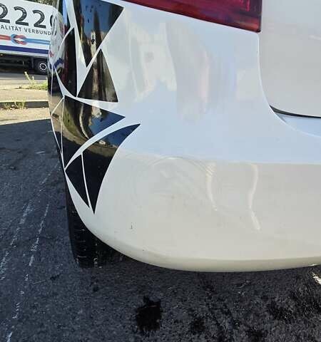 Белый Шкода Фабия, объемом двигателя 1.2 л и пробегом 102 тыс. км за 4700 $, фото 4 на Automoto.ua