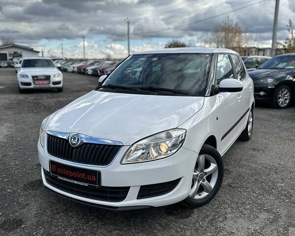 Шкода Фабия 2011 в Буче на Automoto.ua Белый Шкода Фабия, объемом двигателя 1.2 л и пробегом 156 тыс. км за 6300 $, фото 3 на Automoto.ua