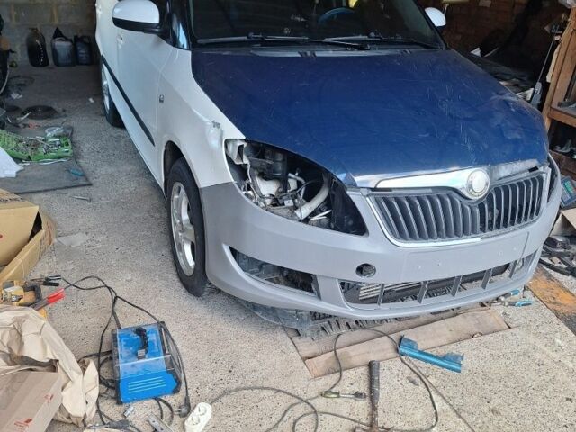 Белый Шкода Фабия, объемом двигателя 1.2 л и пробегом 240 тыс. км за 2850 $, фото 1 на Automoto.ua