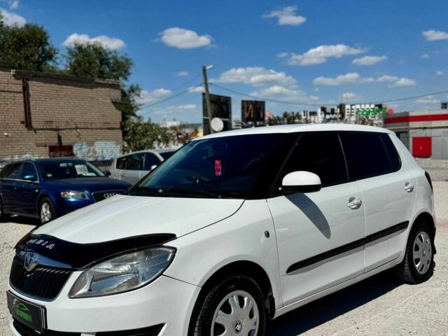 Белый Шкода Фабия, объемом двигателя 1.4 л и пробегом 190 тыс. км за 4950 $, фото 5 на Automoto.ua