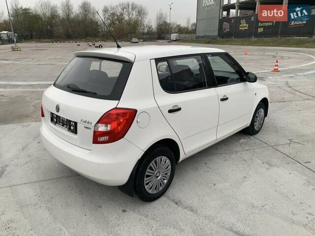 Белый Шкода Фабия, объемом двигателя 1.39 л и пробегом 230 тыс. км за 3698 $, фото 15 на Automoto.ua