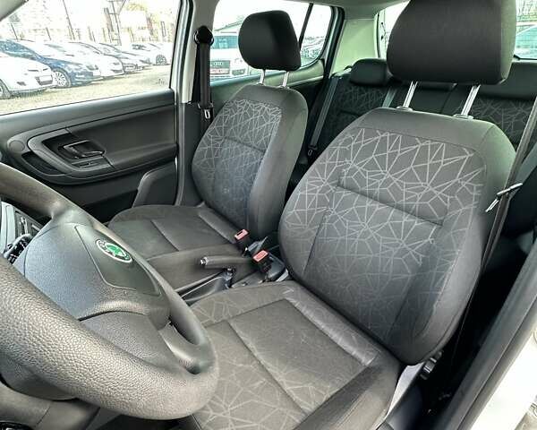 Шкода Фабия 2011 в Буче на Automoto.ua Белый Шкода Фабия, объемом двигателя 1.2 л и пробегом 156 тыс. км за 6300 $, фото 16 на Automoto.ua