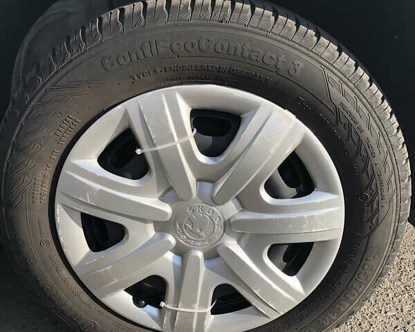 Белый Шкода Фабия, объемом двигателя 1.2 л и пробегом 25 тыс. км за 6200 $, фото 16 на Automoto.ua