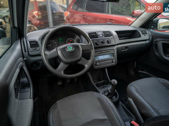 Білий Шкода Фабія, об'ємом двигуна 1.39 л та пробігом 286 тис. км за 4500 $, фото 17 на Automoto.ua