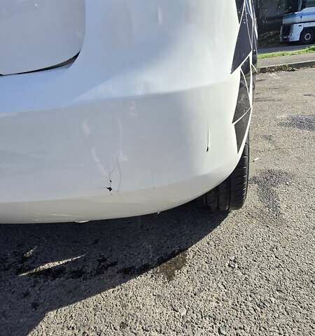 Белый Шкода Фабия, объемом двигателя 1.2 л и пробегом 102 тыс. км за 4700 $, фото 8 на Automoto.ua