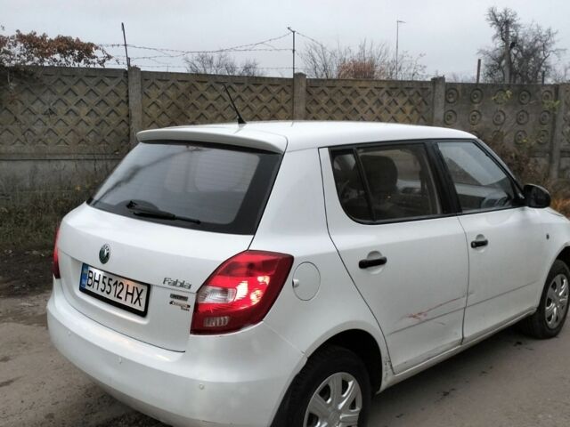 Белый Шкода Фабия, объемом двигателя 1.2 л и пробегом 200 тыс. км за 3750 $, фото 3 на Automoto.ua