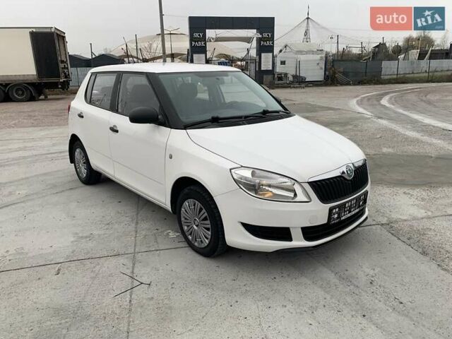 Белый Шкода Фабия, объемом двигателя 1.39 л и пробегом 230 тыс. км за 3698 $, фото 21 на Automoto.ua