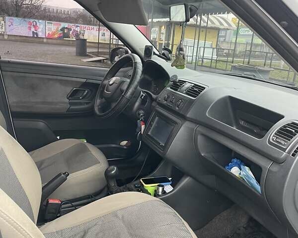 Білий Шкода Фабія, об'ємом двигуна 1.2 л та пробігом 298 тис. км за 4500 $, фото 5 на Automoto.ua