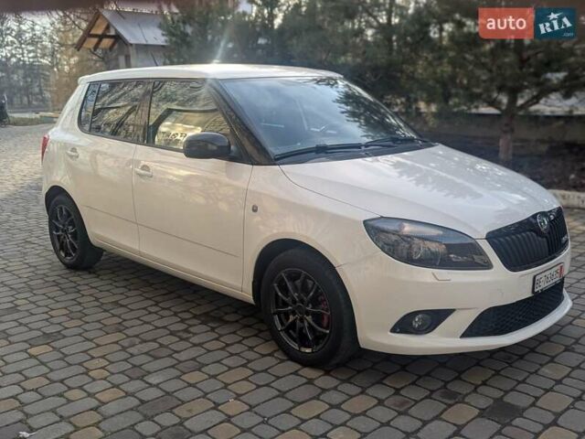 Белый Шкода Фабия, объемом двигателя 1.4 л и пробегом 155 тыс. км за 7950 $, фото 5 на Automoto.ua