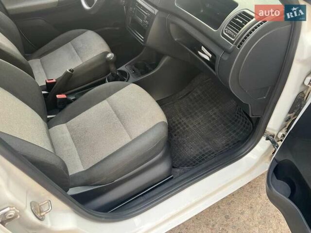 Білий Шкода Фабія, об'ємом двигуна 1.2 л та пробігом 230 тис. км за 4800 $, фото 2 на Automoto.ua