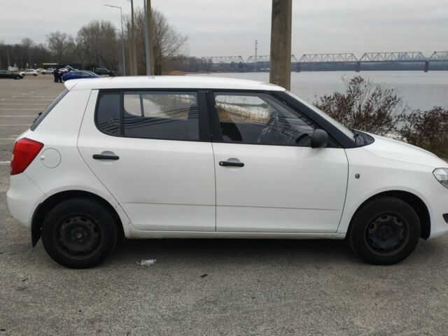 Белый Шкода Фабия, объемом двигателя 1.2 л и пробегом 388 тыс. км за 3400 $, фото 3 на Automoto.ua