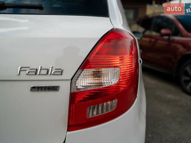 Білий Шкода Фабія, об'ємом двигуна 1.39 л та пробігом 286 тис. км за 4500 $, фото 13 на Automoto.ua
