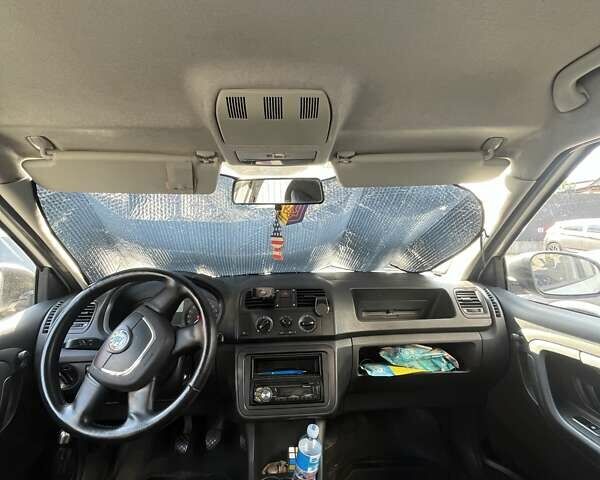 Шкода Фабія 2011 у Києві на Automoto.ua Білий Шкода Фабія, об'ємом двигуна 1.2 л та пробігом 232 тис. км за 5500 $, фото 10 на Automoto.ua