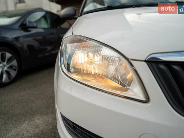 Білий Шкода Фабія, об'ємом двигуна 1.39 л та пробігом 286 тис. км за 4500 $, фото 6 на Automoto.ua