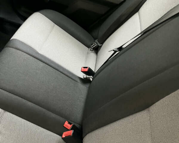 Белый Шкода Фабия, объемом двигателя 1.2 л и пробегом 240 тыс. км за 5000 $, фото 10 на Automoto.ua