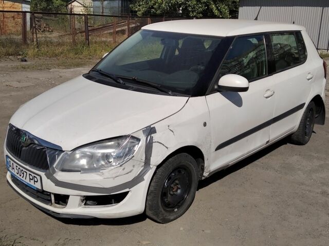 Білий Шкода Фабія, об'ємом двигуна 1.2 л та пробігом 263 тис. км за 3200 $, фото 2 на Automoto.ua
