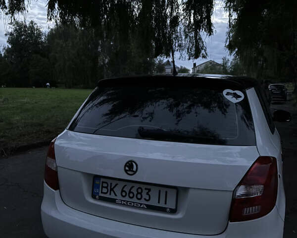 Білий Шкода Фабія, об'ємом двигуна 1.6 л та пробігом 303 тис. км за 7300 $, фото 4 на Automoto.ua