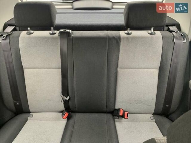 Белый Шкода Фабия, объемом двигателя 1.39 л и пробегом 230 тыс. км за 3698 $, фото 43 на Automoto.ua