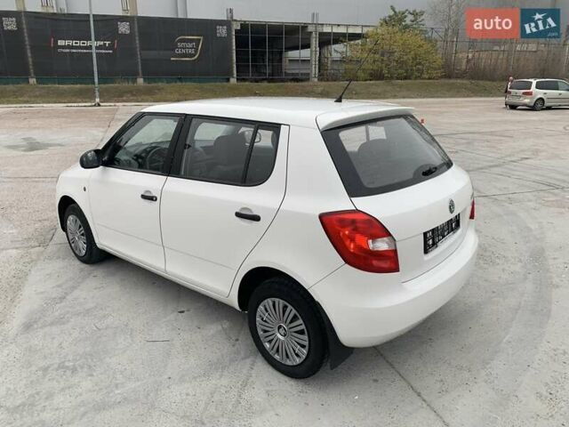 Белый Шкода Фабия, объемом двигателя 1.39 л и пробегом 230 тыс. км за 3698 $, фото 28 на Automoto.ua