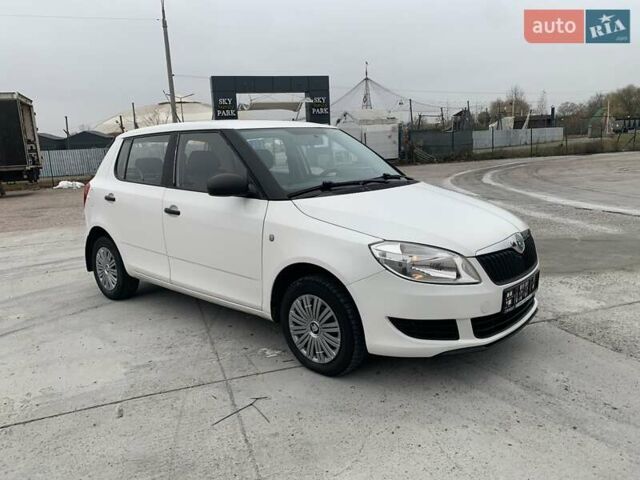 Белый Шкода Фабия, объемом двигателя 1.39 л и пробегом 230 тыс. км за 3698 $, фото 8 на Automoto.ua