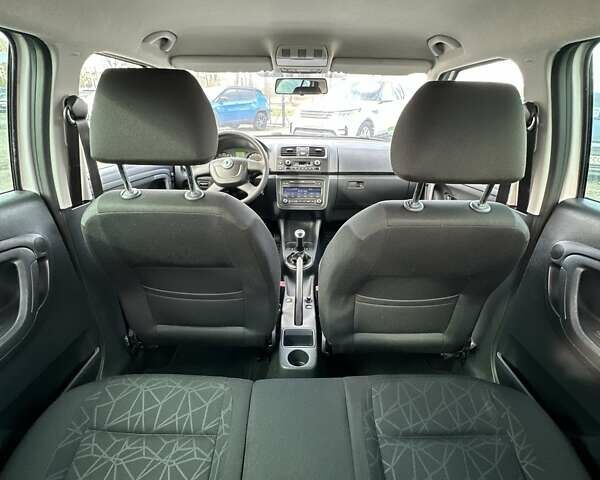 Шкода Фабия 2011 в Буче на Automoto.ua Белый Шкода Фабия, объемом двигателя 1.2 л и пробегом 156 тыс. км за 6300 $, фото 15 на Automoto.ua