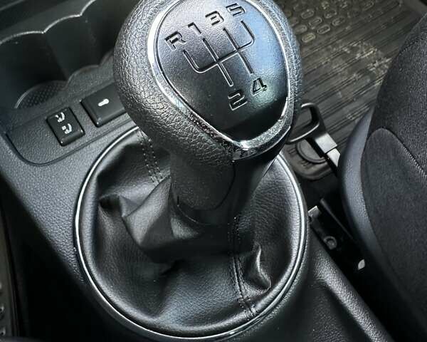 Шкода Фабия 2011 в Буче на Automoto.ua Белый Шкода Фабия, объемом двигателя 1.2 л и пробегом 156 тыс. км за 6300 $, фото 37 на Automoto.ua