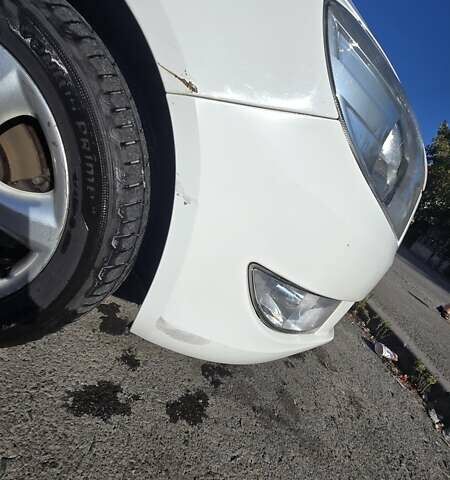 Белый Шкода Фабия, объемом двигателя 1.2 л и пробегом 102 тыс. км за 4700 $, фото 10 на Automoto.ua