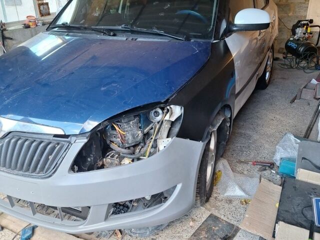 Белый Шкода Фабия, объемом двигателя 1.2 л и пробегом 240 тыс. км за 2850 $, фото 2 на Automoto.ua