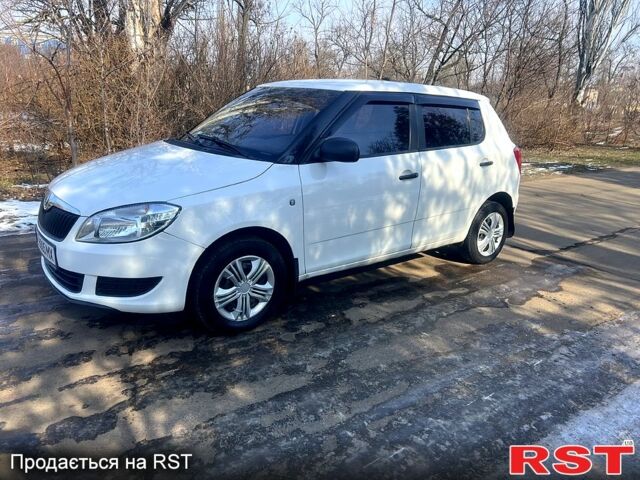 Белый Шкода Фабия, объемом двигателя 12 л и пробегом 230 тыс. км за 4999 $, фото 2 на Automoto.ua