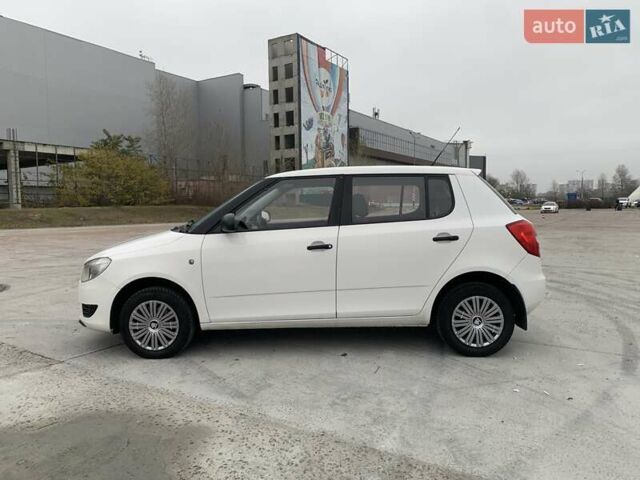 Белый Шкода Фабия, объемом двигателя 1.39 л и пробегом 230 тыс. км за 3698 $, фото 17 на Automoto.ua