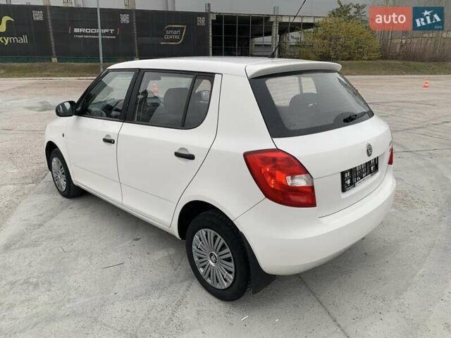 Белый Шкода Фабия, объемом двигателя 1.39 л и пробегом 230 тыс. км за 3698 $, фото 12 на Automoto.ua